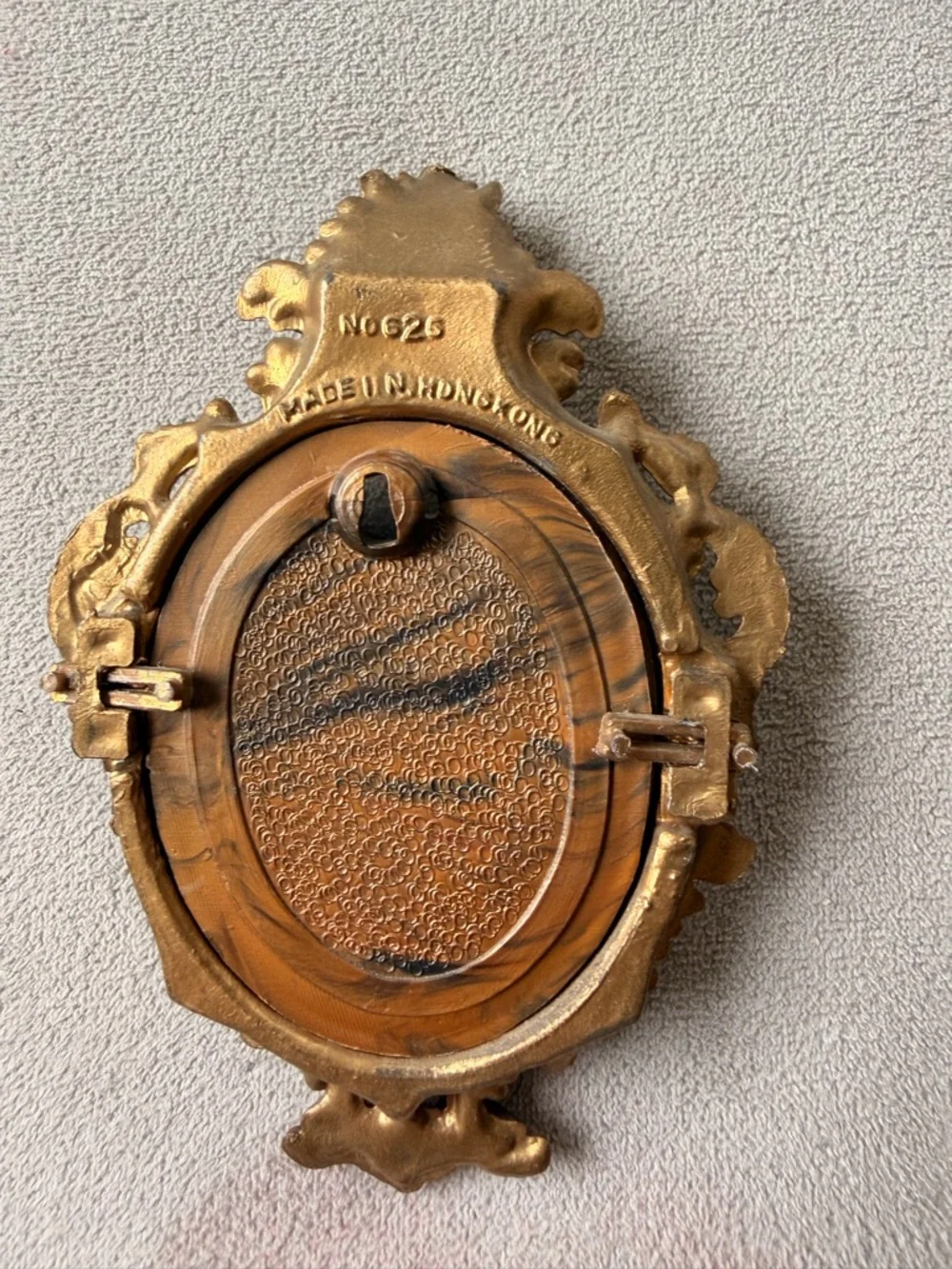 Oval Gold Decorative Wall Frame - Picture 3 of 3
